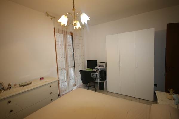 Trilocale ad Olgiate Comasco con balcone e autorimessa