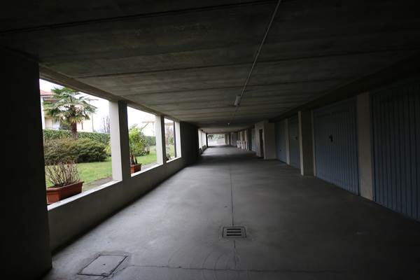 Trilocale ad Olgiate Comasco con balcone e autorimessa