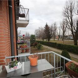 Trilocale ad Olgiate Comasco con balcone e autorimessa