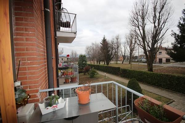 Trilocale ad Olgiate Comasco con balcone e autorimessa