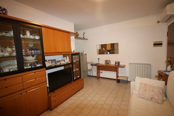 Trilocale ad Olgiate Comasco con balcone e autorimessa