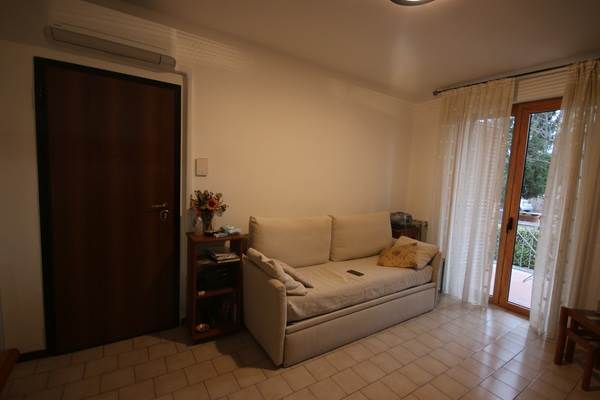 Trilocale ad Olgiate Comasco con balcone e autorimessa