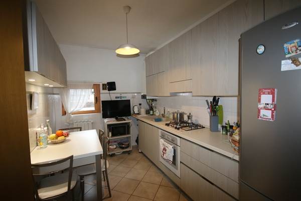 Trilocale ad Olgiate Comasco con balcone e autorimessa