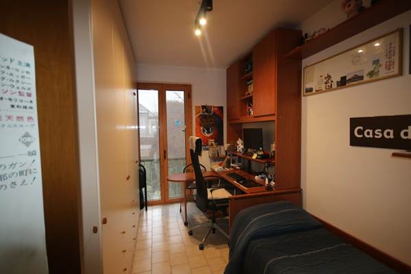 Trilocale ad Olgiate Comasco con balcone e autorimessa