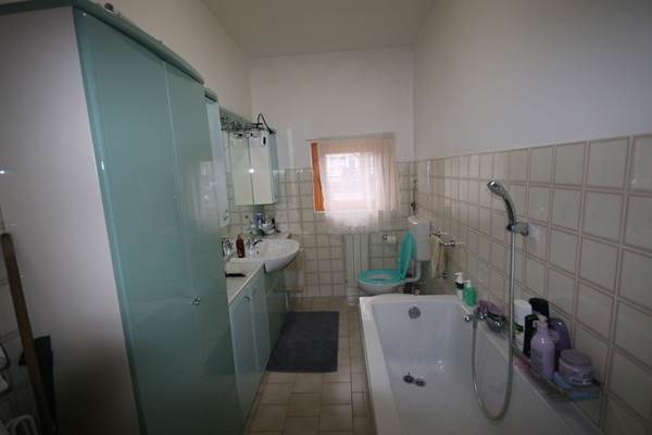 Trilocale ad Olgiate Comasco con balcone e autorimessa