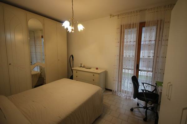 Trilocale ad Olgiate Comasco con balcone e autorimessa