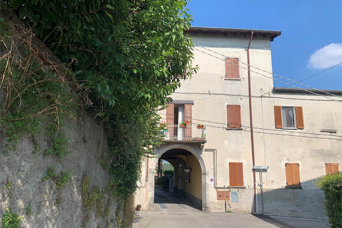 TRILOCALE IN CORTE