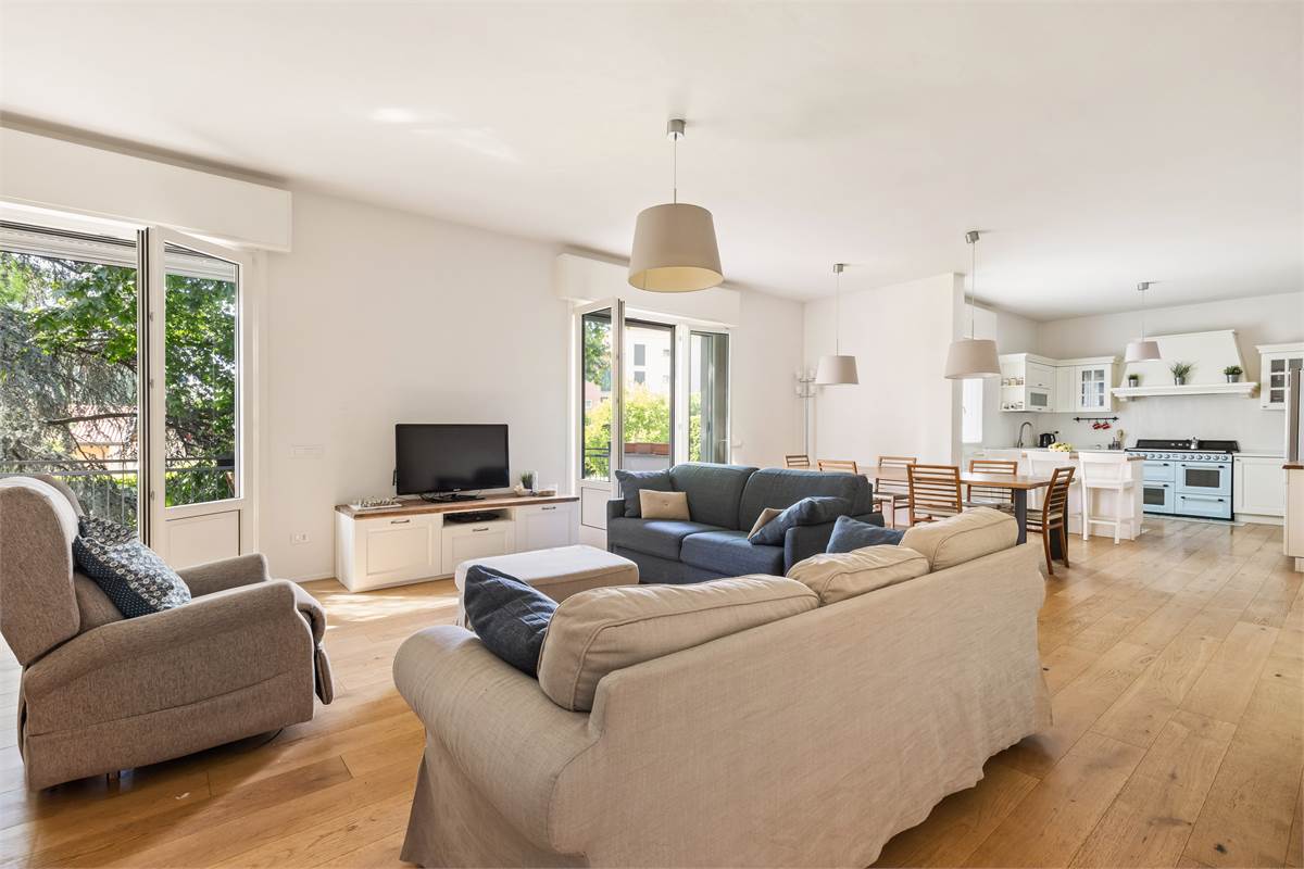 VILLA CON PISCINA - LURAGO D'ERBA