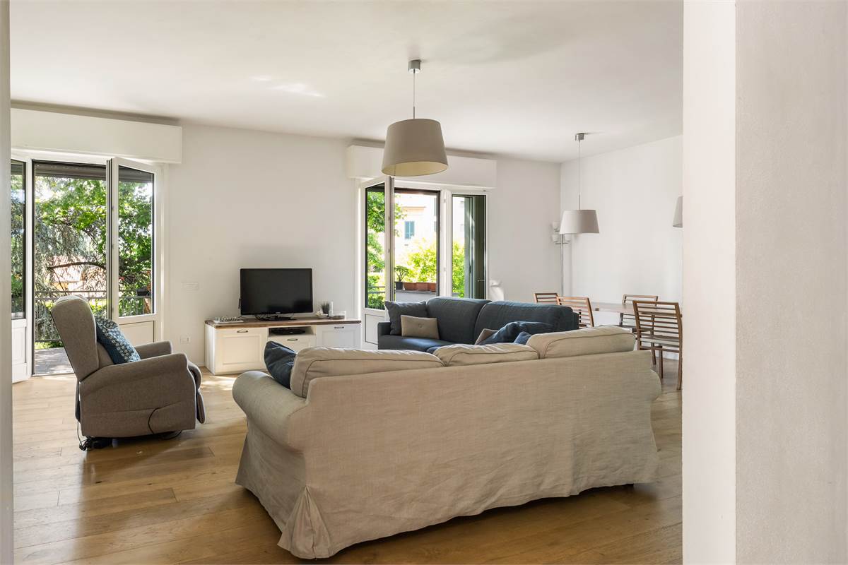 VILLA CON PISCINA - LURAGO D'ERBA