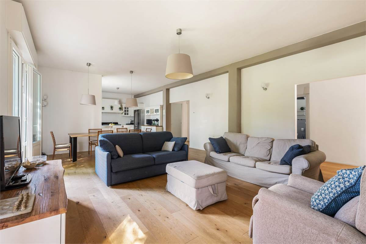 VILLA CON PISCINA - LURAGO D'ERBA