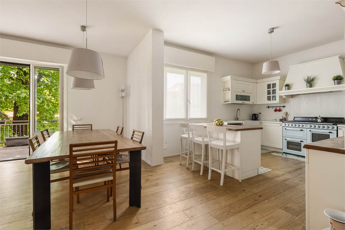 VILLA CON PISCINA - LURAGO D'ERBA