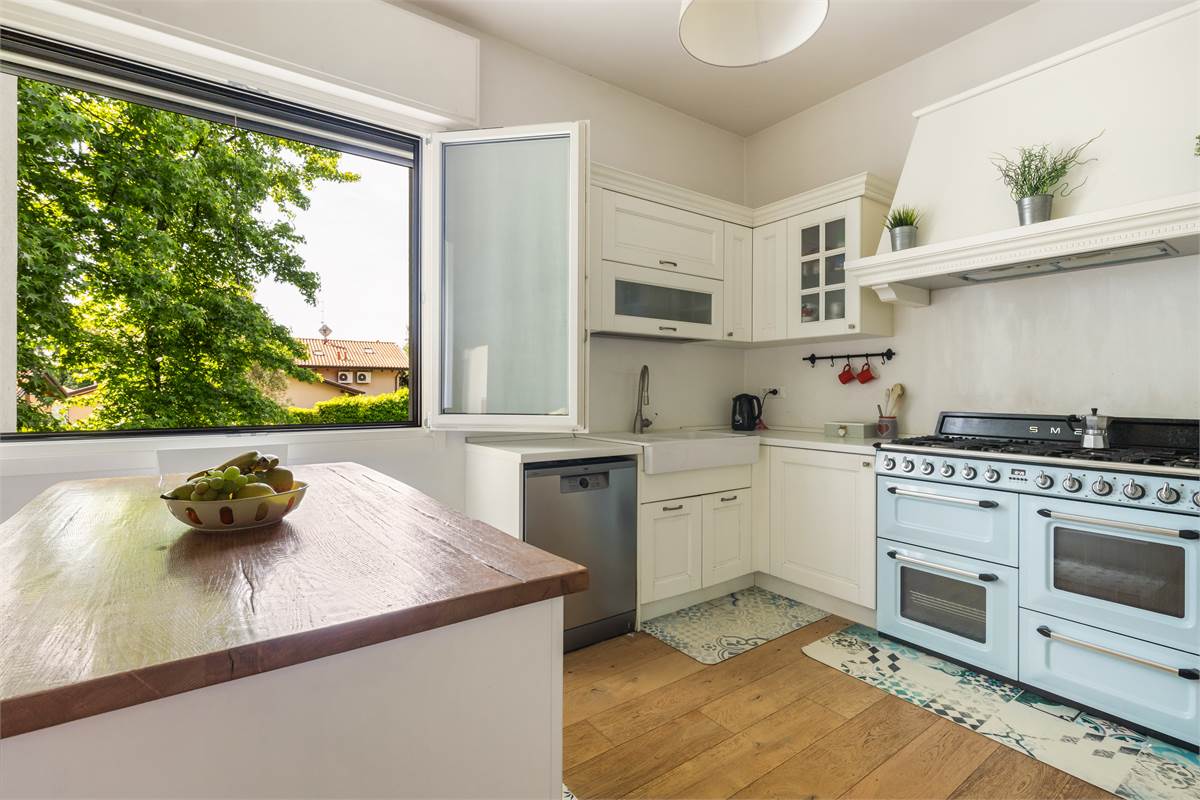 VILLA CON PISCINA - LURAGO D'ERBA