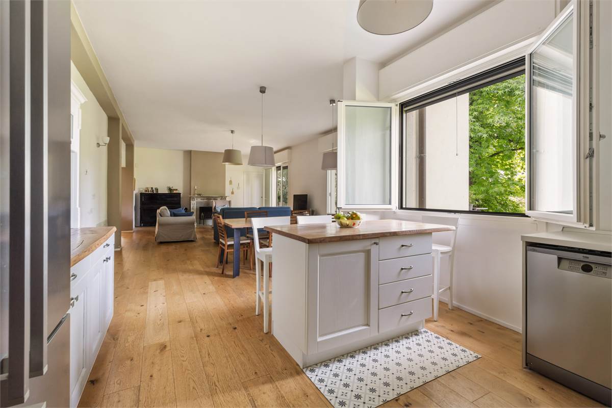 VILLA CON PISCINA - LURAGO D'ERBA