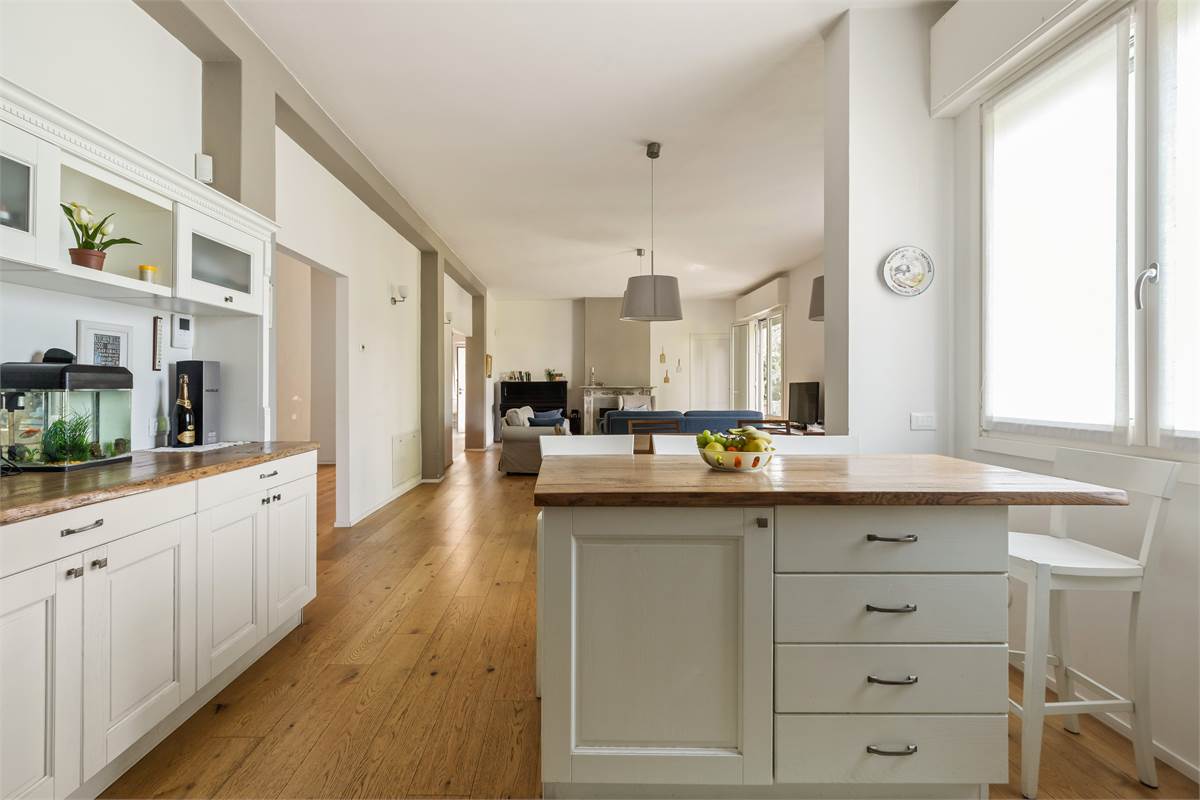 VILLA CON PISCINA - LURAGO D'ERBA