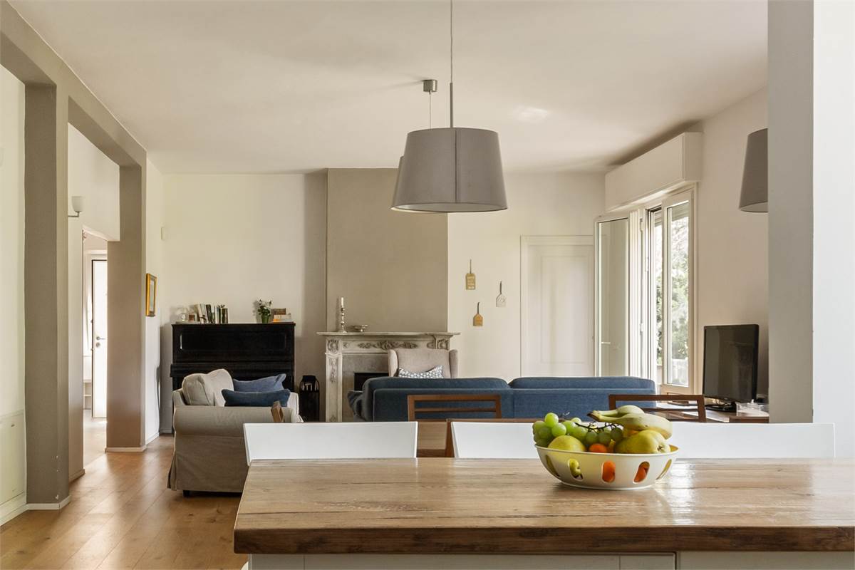 VILLA CON PISCINA - LURAGO D'ERBA