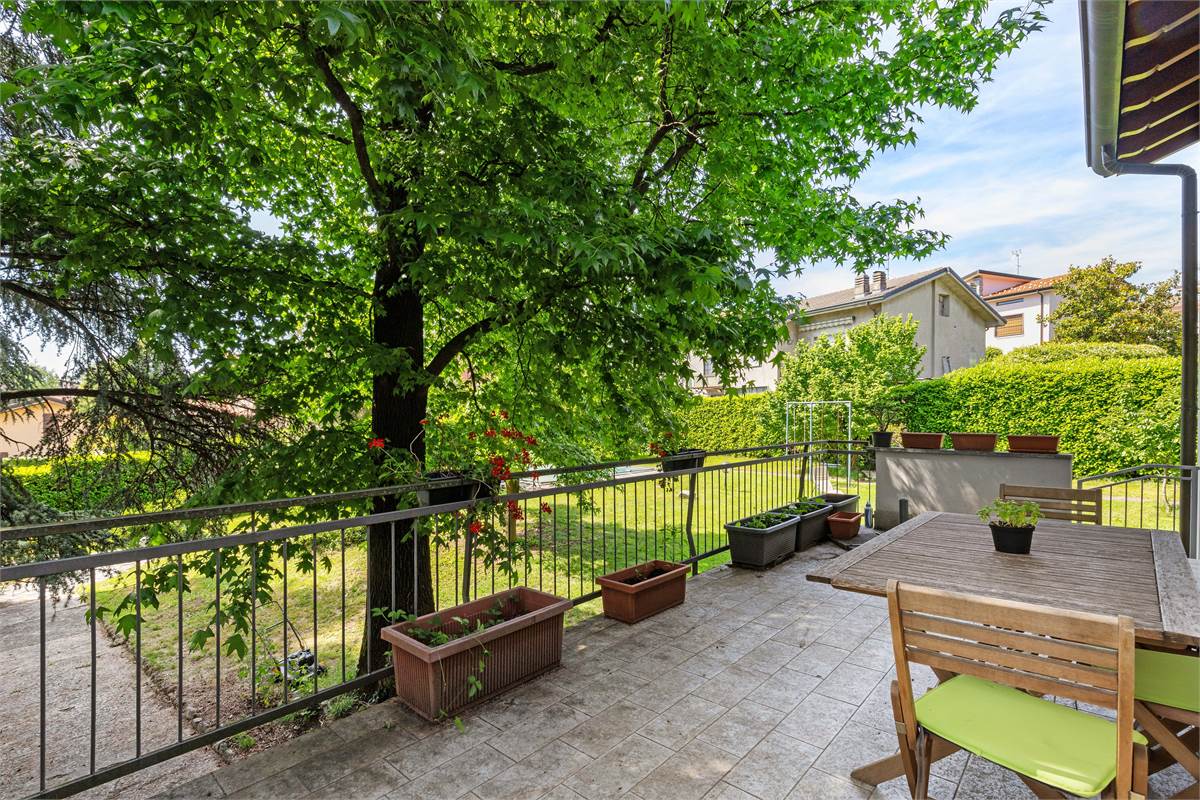 VILLA CON PISCINA - LURAGO D'ERBA