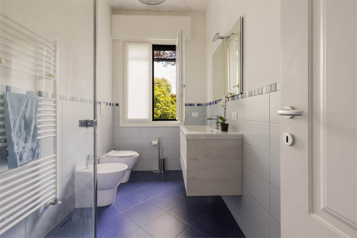 VILLA CON PISCINA - LURAGO D'ERBA