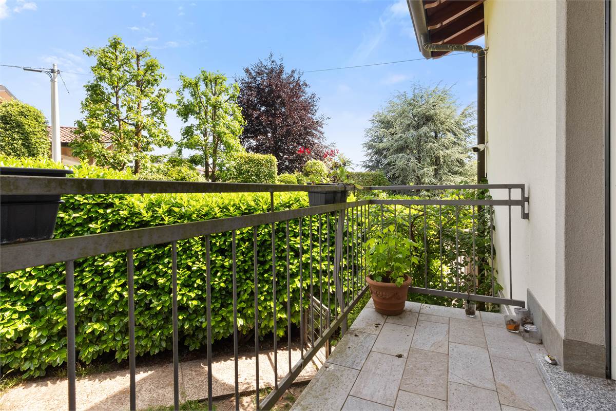 VILLA CON PISCINA - LURAGO D'ERBA