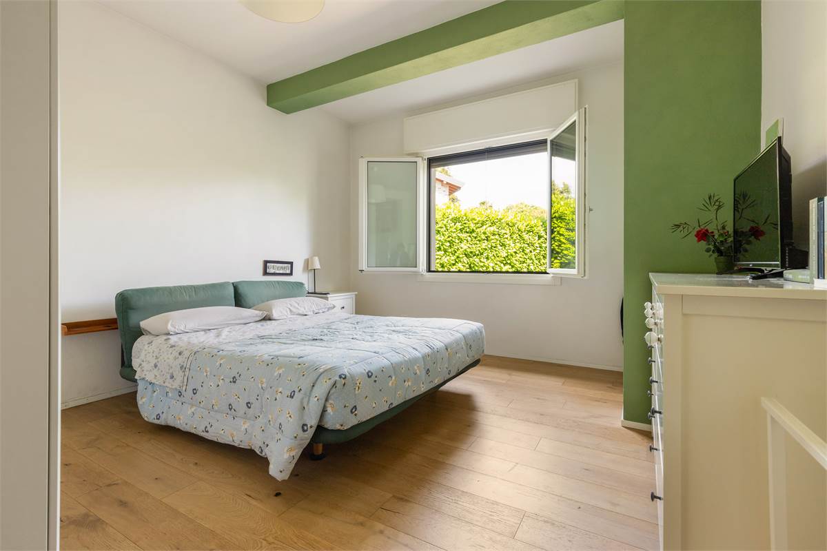 VILLA CON PISCINA - LURAGO D'ERBA