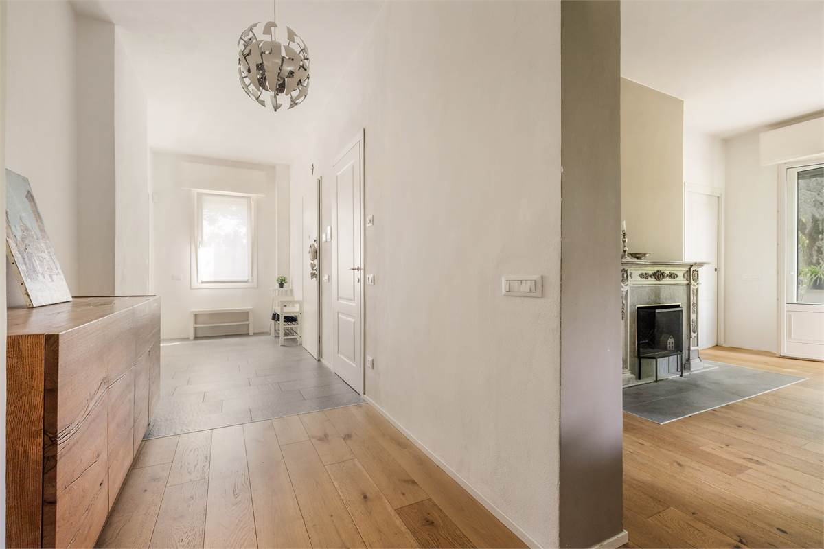 VILLA CON PISCINA - LURAGO D'ERBA