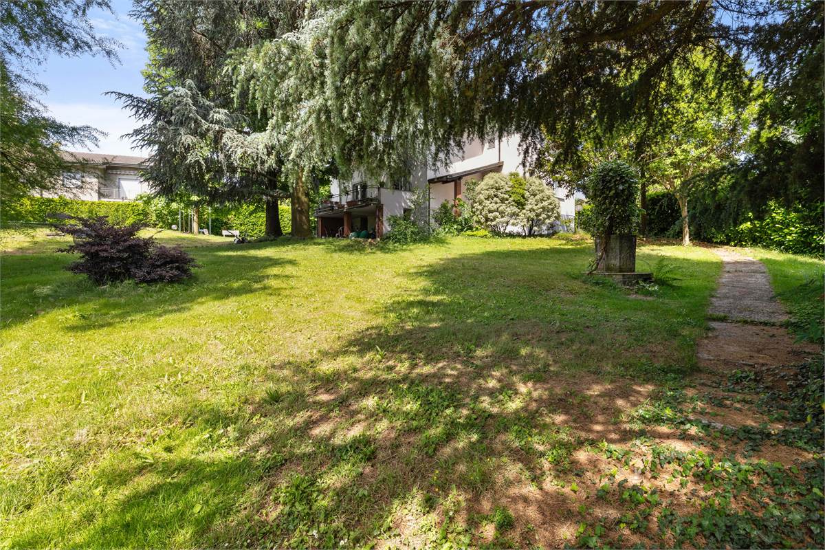 VILLA CON PISCINA - LURAGO D'ERBA