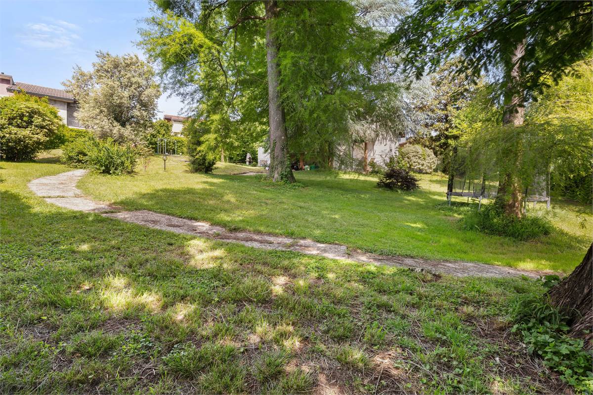 VILLA CON PISCINA - LURAGO D'ERBA