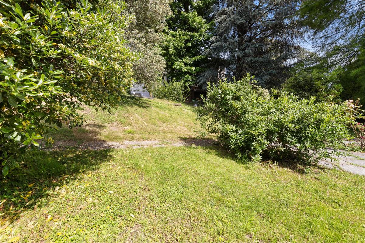 VILLA CON PISCINA - LURAGO D'ERBA