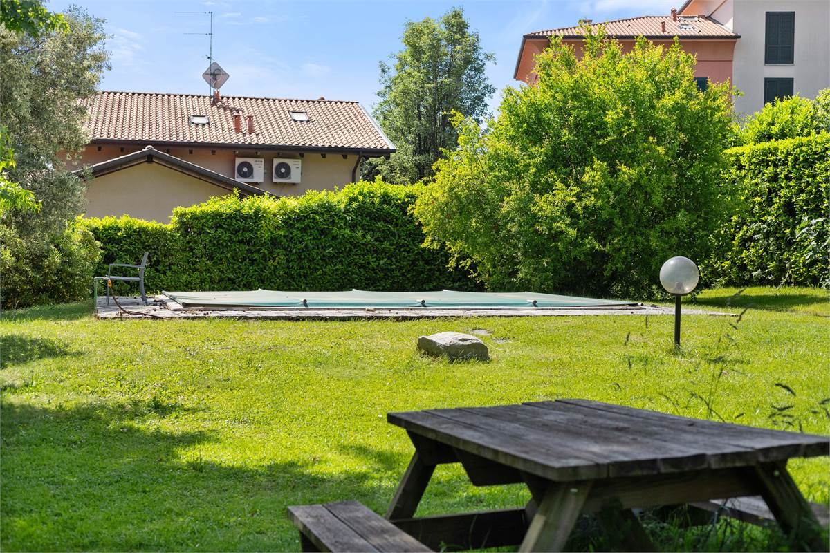 VILLA CON PISCINA - LURAGO D'ERBA