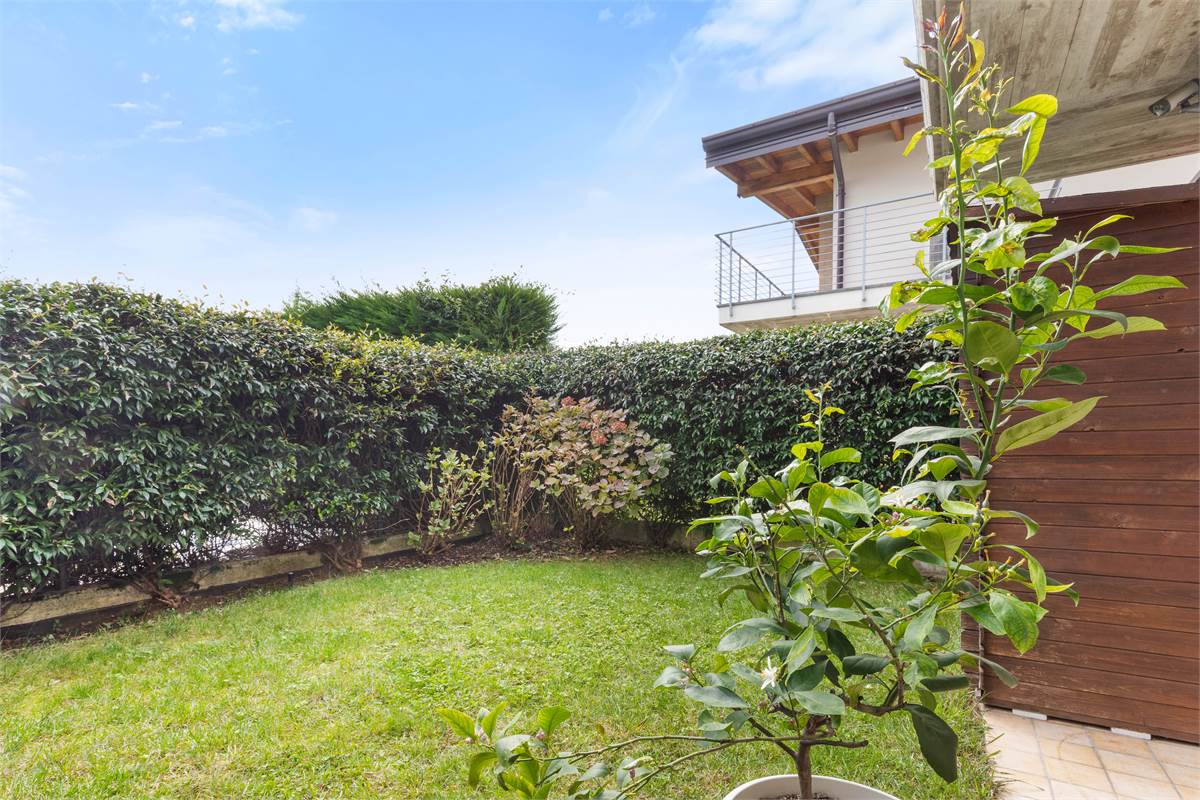 TRILOCALE CON GIARDINO PRIVATO