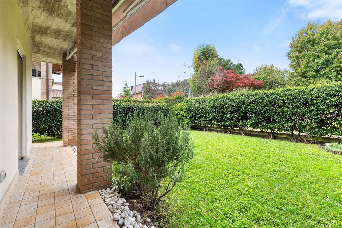 TRILOCALE CON GIARDINO PRIVATO