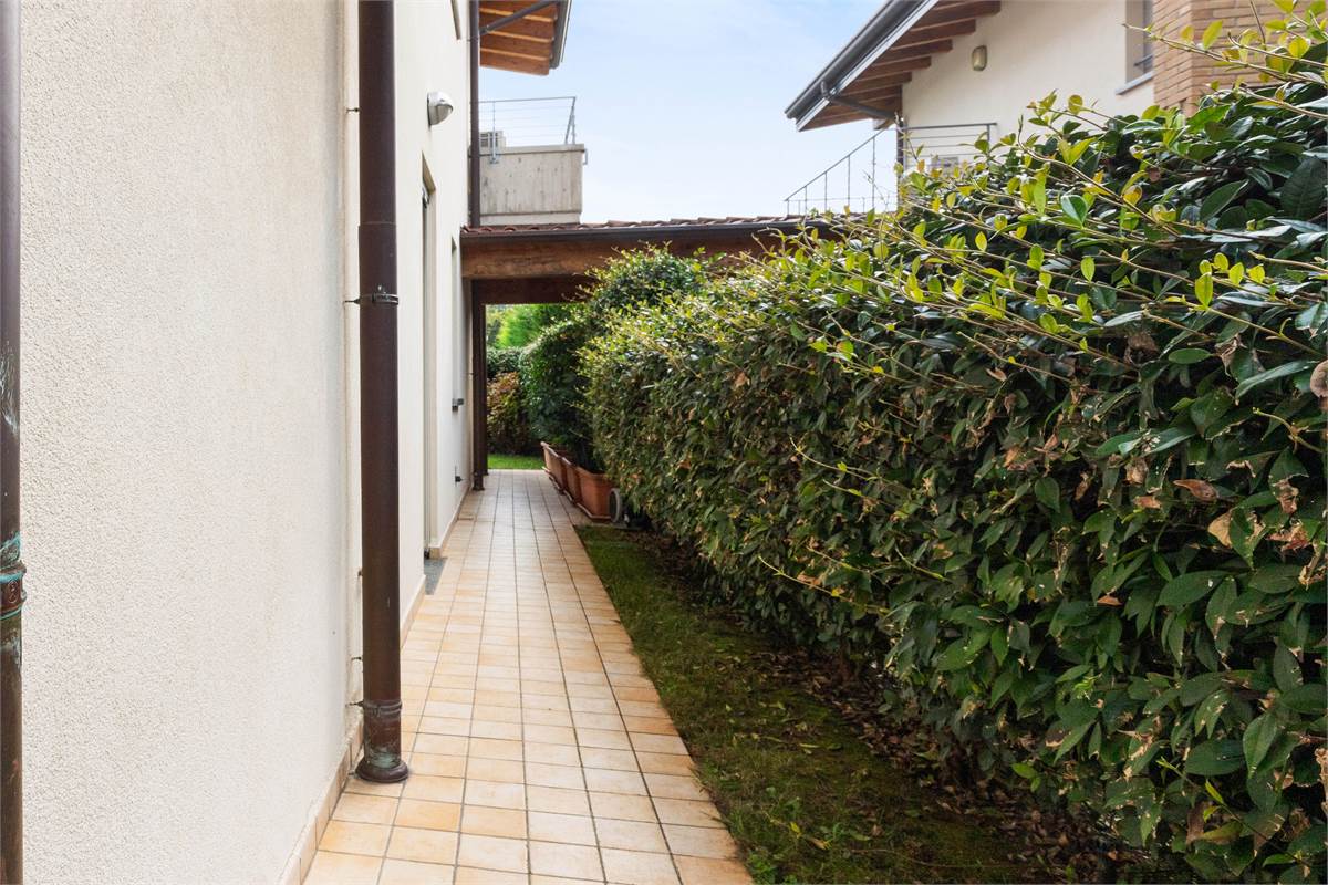 TRILOCALE CON GIARDINO PRIVATO