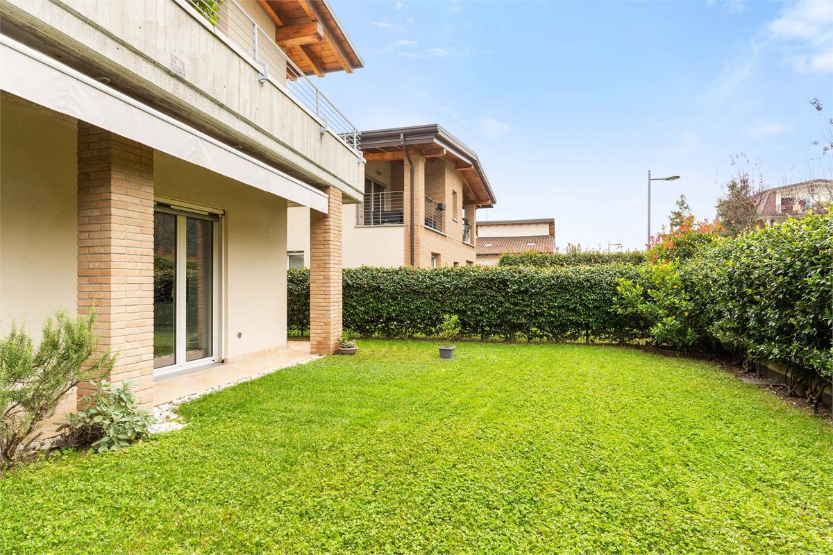 TRILOCALE CON GIARDINO PRIVATO