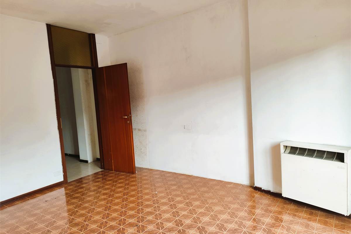 TRILOCALE DA RISTRUTTURARE