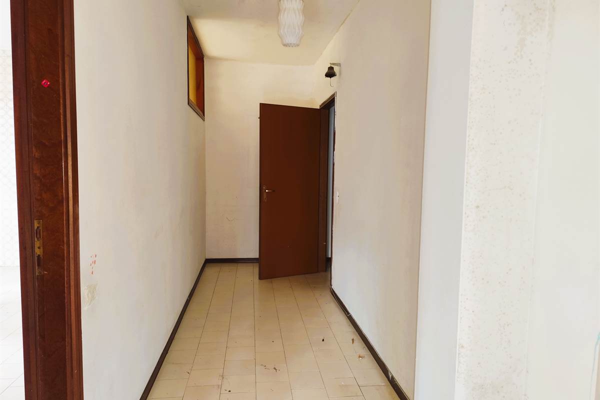 TRILOCALE DA RISTRUTTURARE