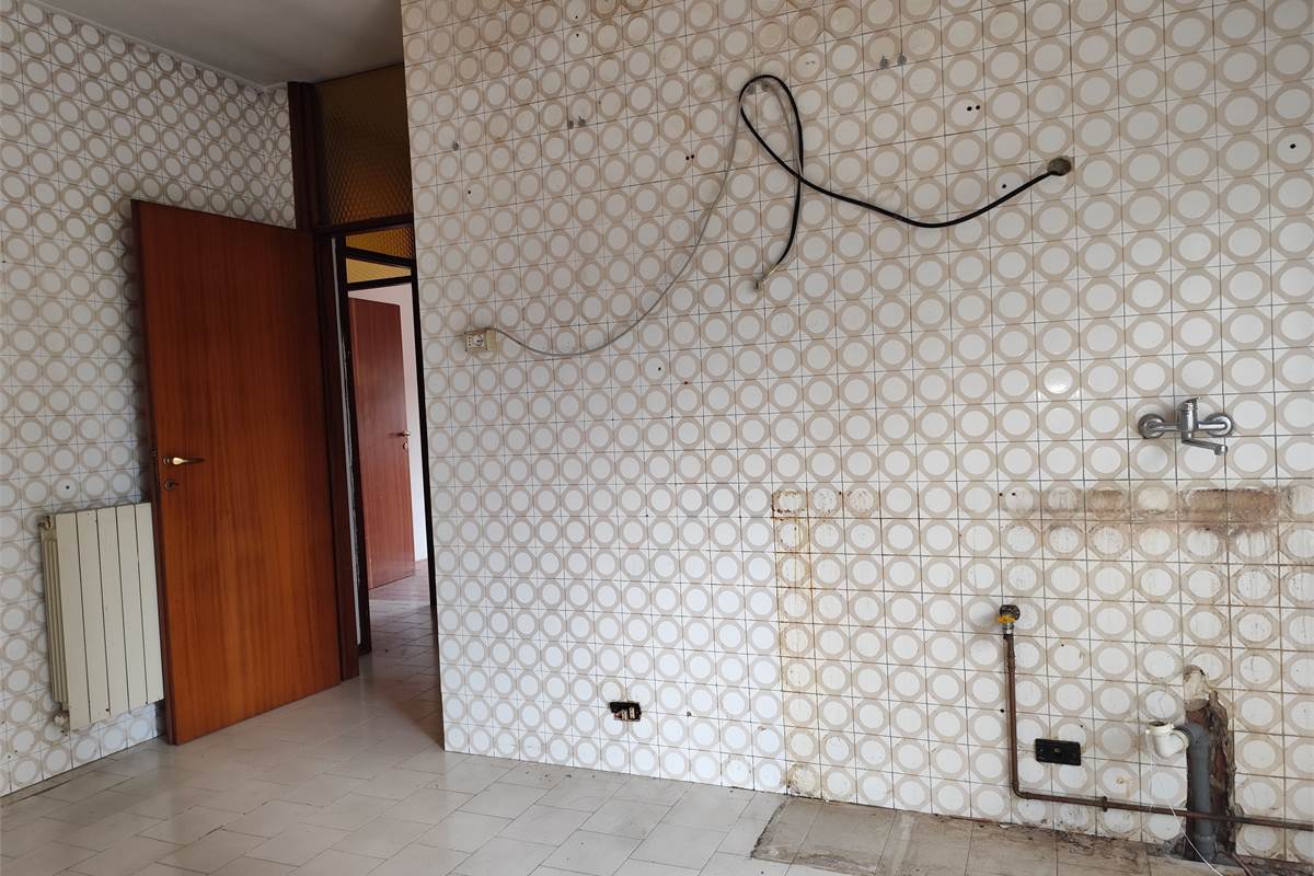 TRILOCALE DA RISTRUTTURARE