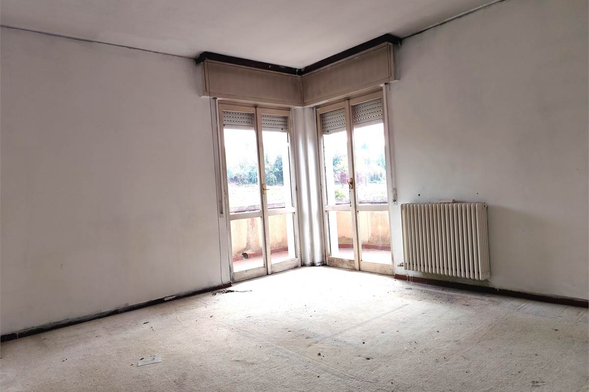 TRILOCALE DA RISTRUTTURARE