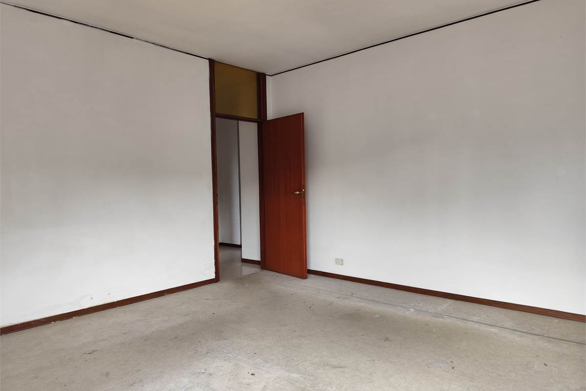 TRILOCALE DA RISTRUTTURARE