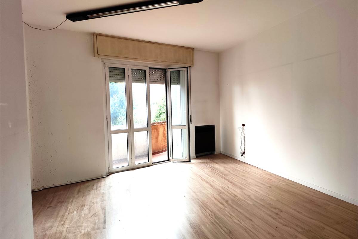 TRILOCALE DA RISTRUTTURARE