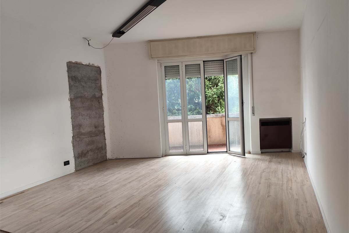 TRILOCALE DA RISTRUTTURARE