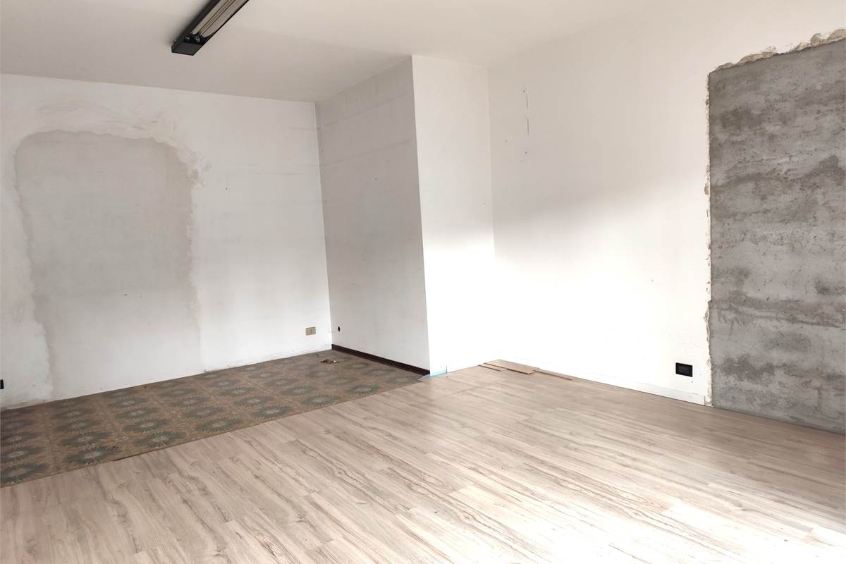 TRILOCALE DA RISTRUTTURARE