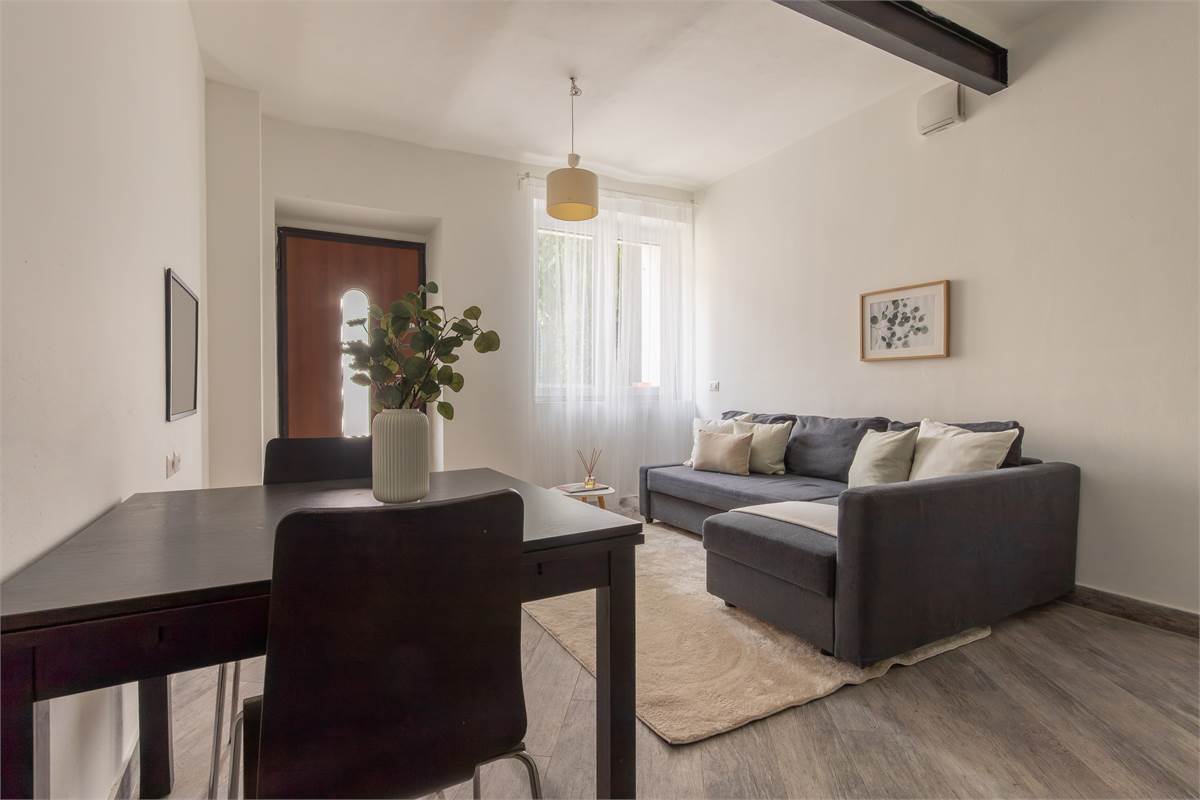 BILOCALE RISTRUTTURATO A NUOVO CON AREA ESTERNA E POSTO AUTO COPERTO 