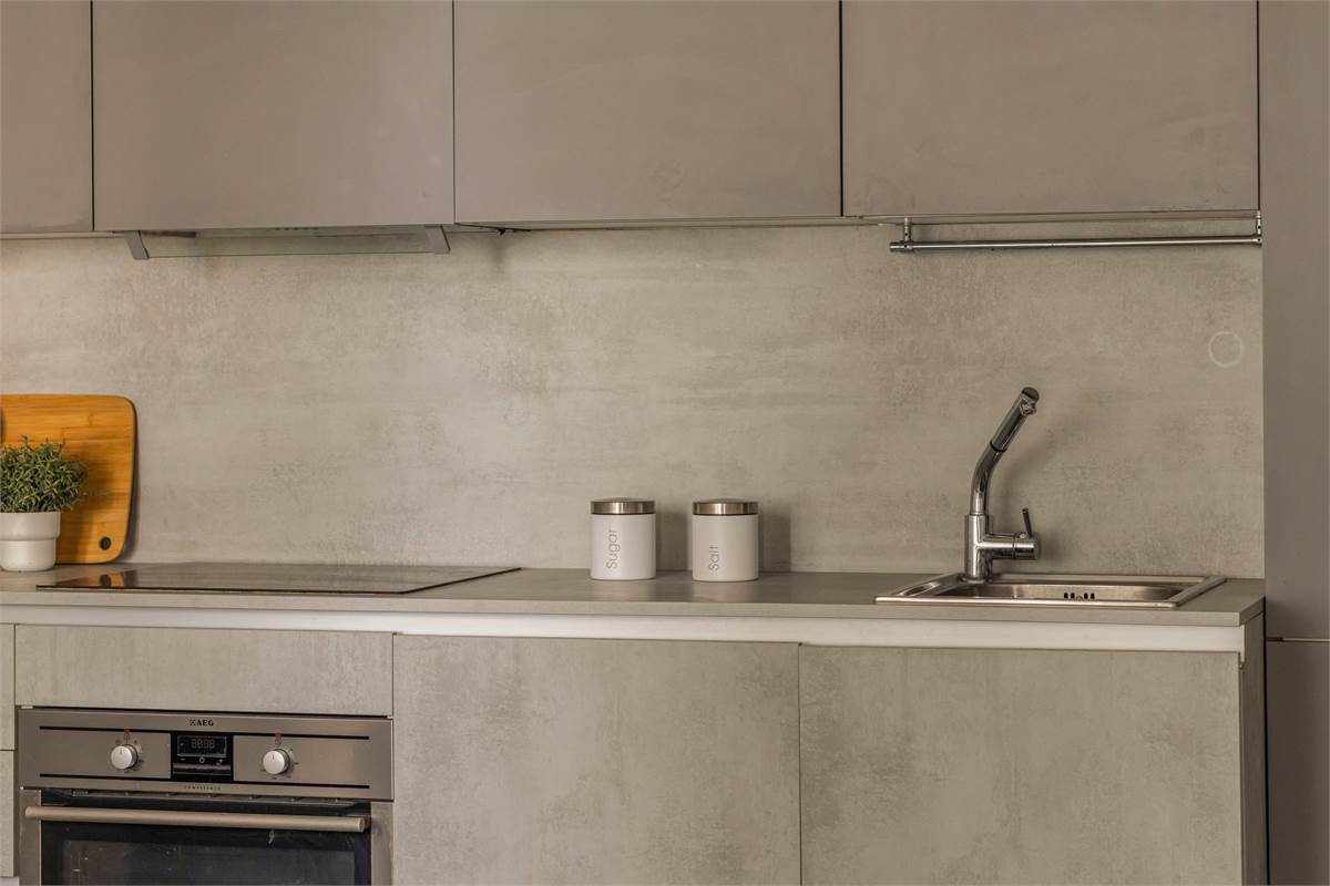 BILOCALE RISTRUTTURATO A NUOVO CON AREA ESTERNA E POSTO AUTO COPERTO 