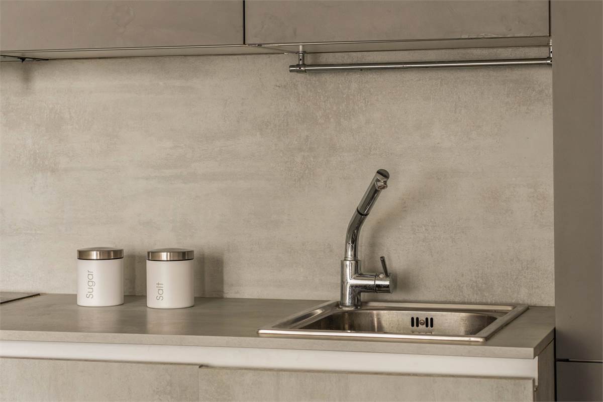 BILOCALE RISTRUTTURATO A NUOVO CON AREA ESTERNA E POSTO AUTO COPERTO 