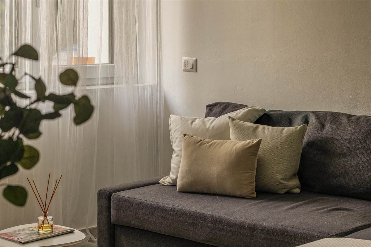 BILOCALE RISTRUTTURATO A NUOVO CON AREA ESTERNA E POSTO AUTO COPERTO 