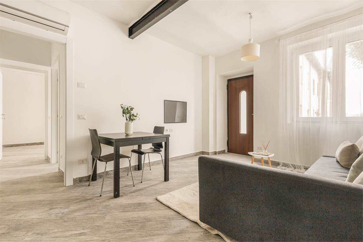 BILOCALE RISTRUTTURATO A NUOVO CON AREA ESTERNA E POSTO AUTO COPERTO 