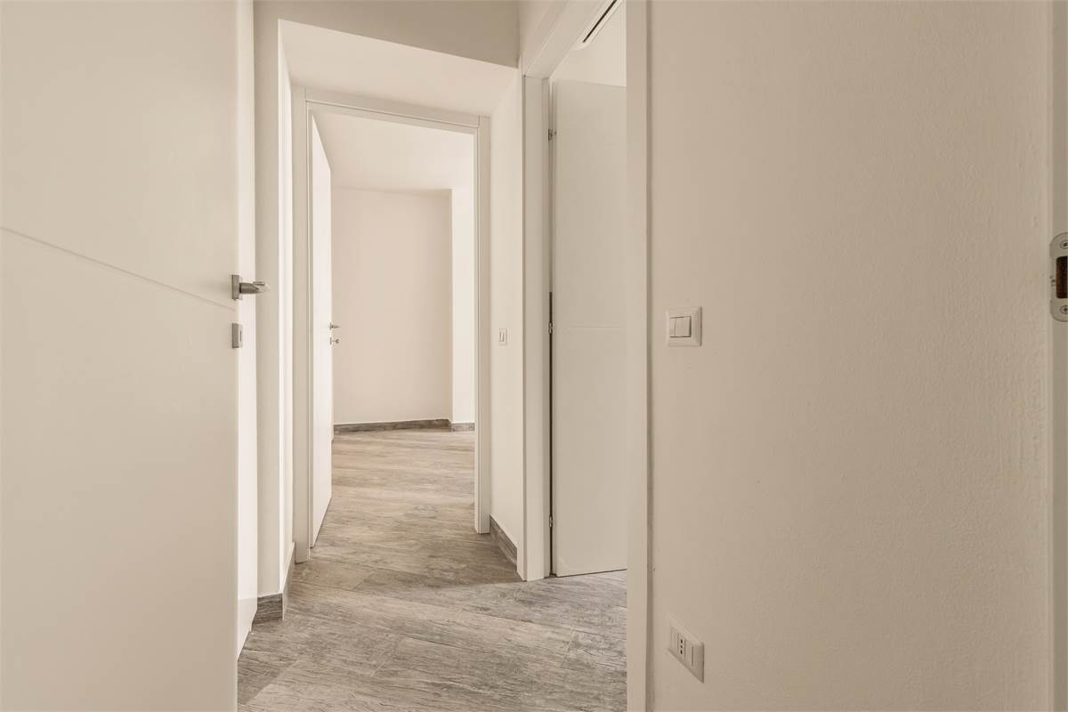 BILOCALE RISTRUTTURATO A NUOVO CON AREA ESTERNA E POSTO AUTO COPERTO 