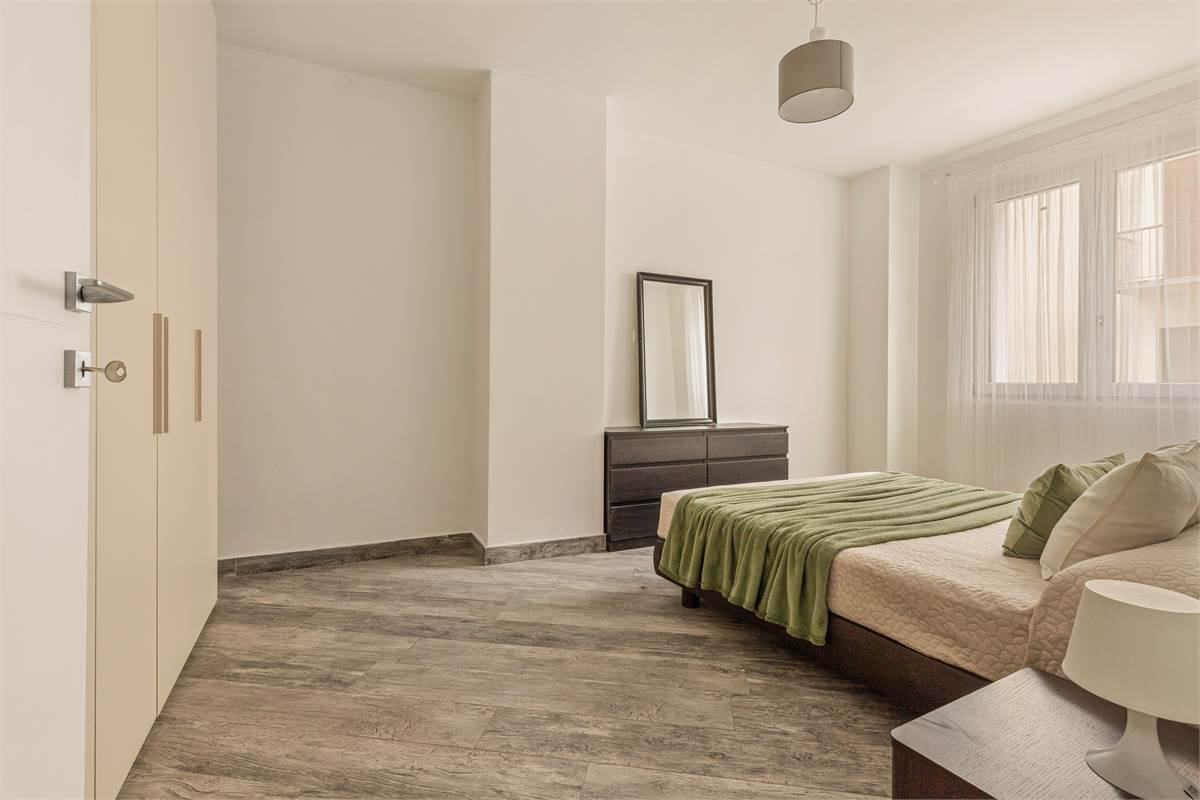 BILOCALE RISTRUTTURATO A NUOVO CON AREA ESTERNA E POSTO AUTO COPERTO 