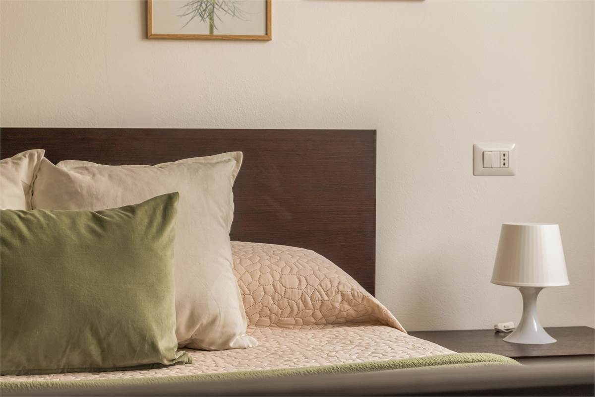 BILOCALE RISTRUTTURATO A NUOVO CON AREA ESTERNA E POSTO AUTO COPERTO 