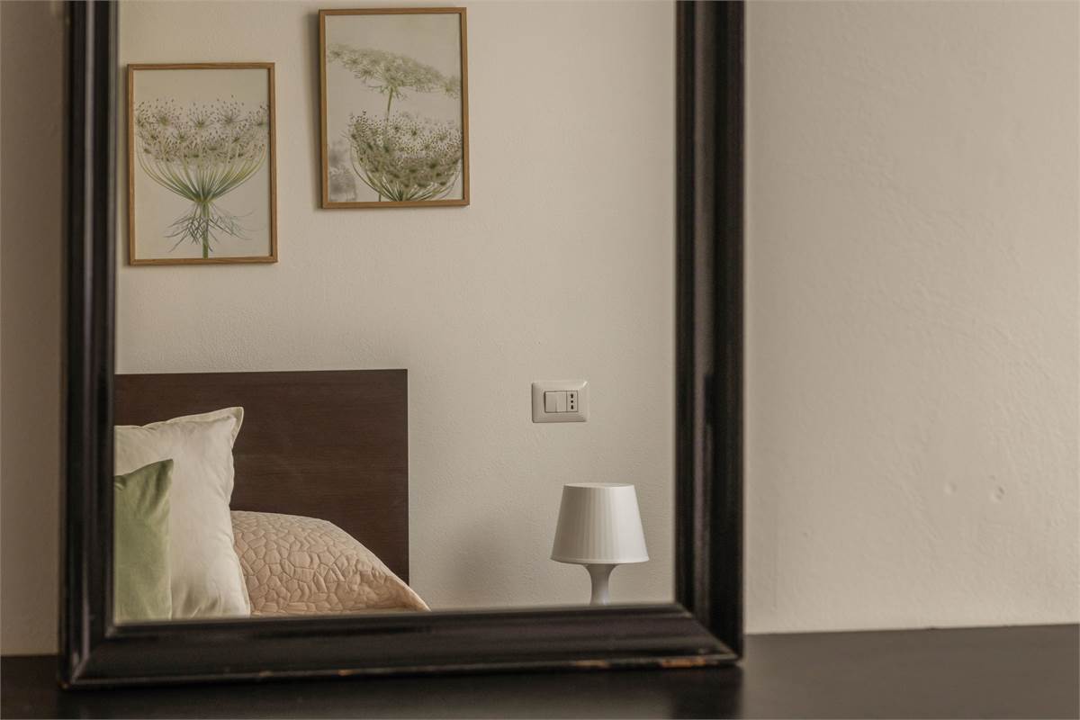 BILOCALE RISTRUTTURATO A NUOVO CON AREA ESTERNA E POSTO AUTO COPERTO 