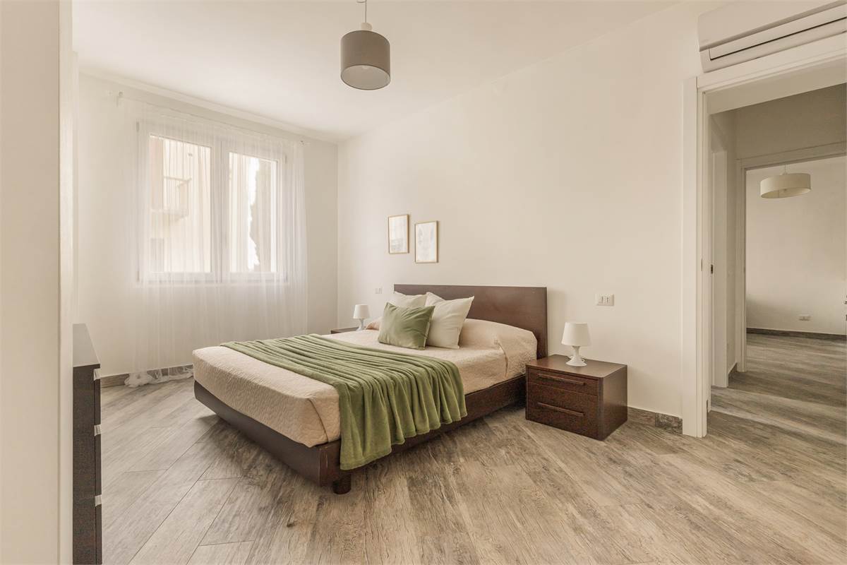 BILOCALE RISTRUTTURATO A NUOVO CON AREA ESTERNA E POSTO AUTO COPERTO 